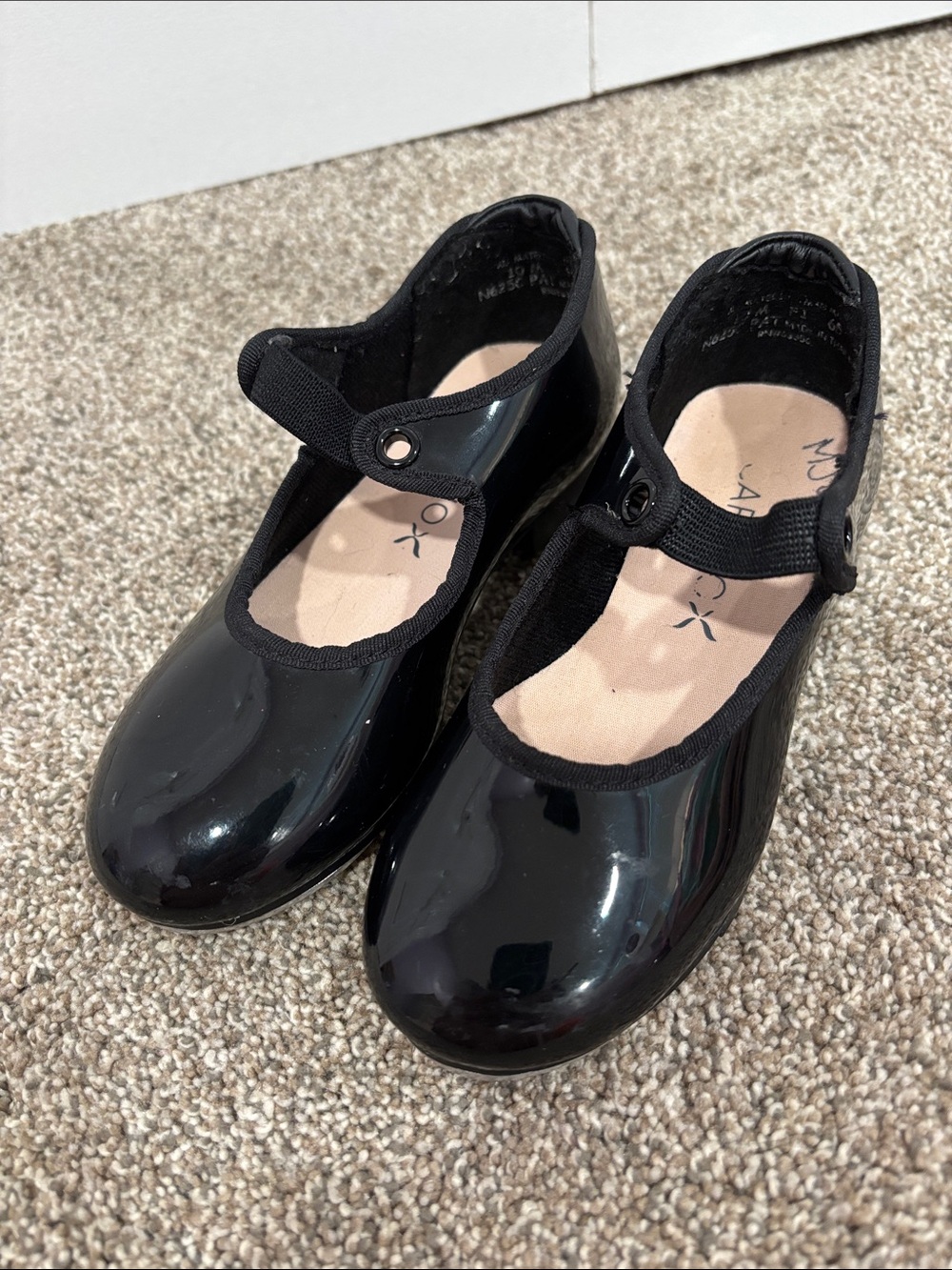 Capezio Girls Black Mary Jane Patent Tap Shoes - size 10